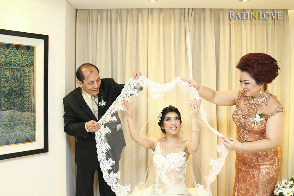 closing wedding veil